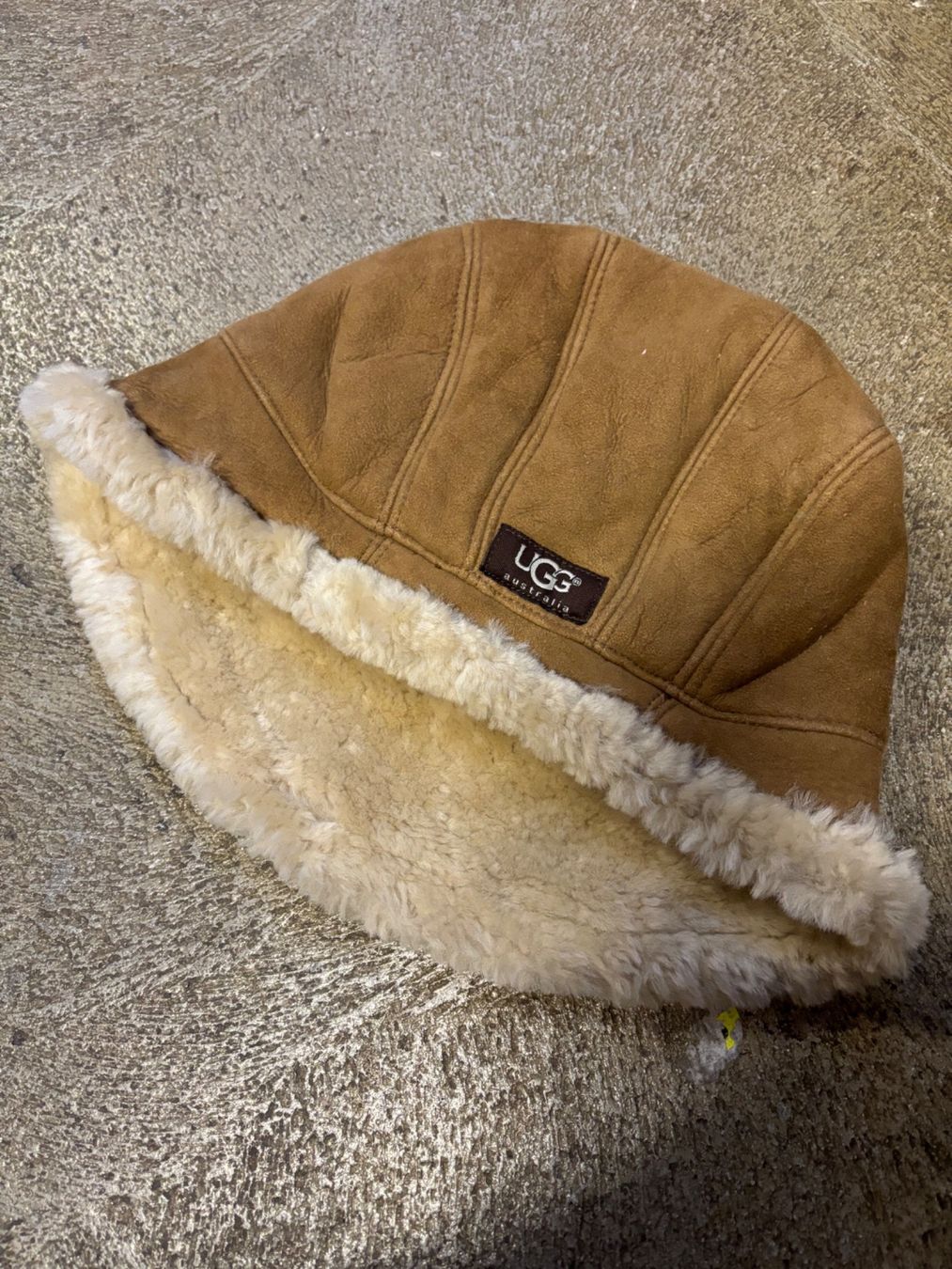 Copricapi, berretti & cappellini: Chapeau UGG Taille unique – Nuovo e nell'imballaggio originale da Orbe venduto da D-stockFactory-Orbe