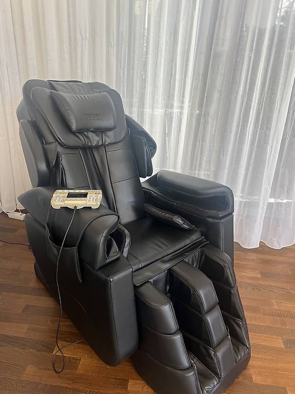 Poltrone: brainLight 4D Zenesse Massagesessel + Touch Synchro complete – Usato da Luzern venduto da chr_q7v2