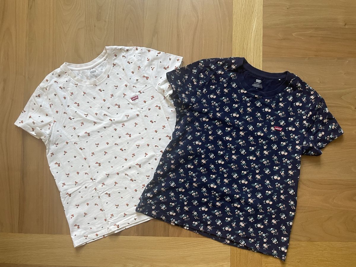 Levi's T-shirts: 2 Levis T-Shirts Blumenmuster Grösse M – D'occasion à Fribourg par Mymikrakra01 4