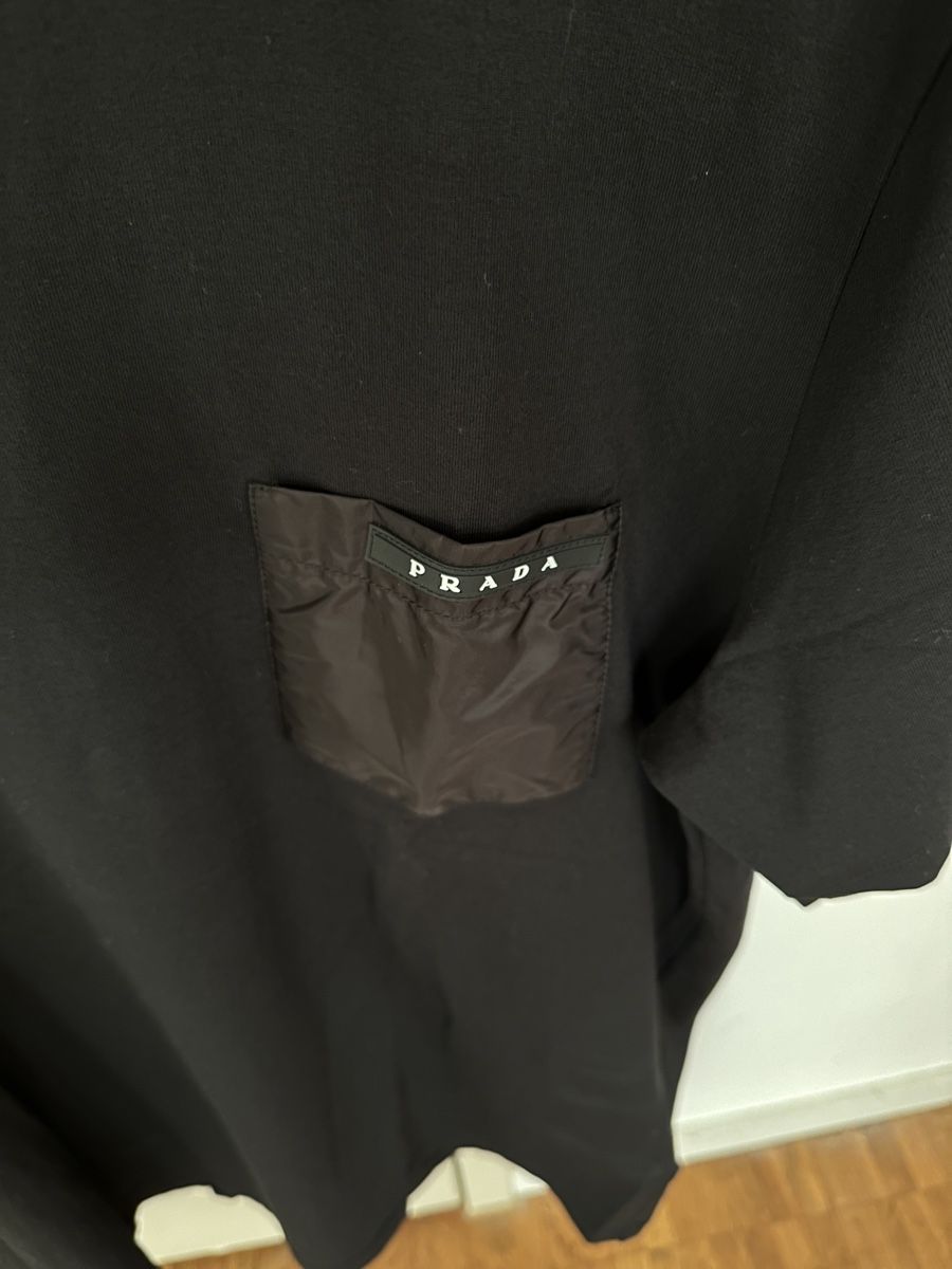 Prada T-shirt: Prada T-Shirt – Nuovo e nell'imballaggio originale da Zürich venduto da SisterCarrie 1