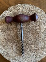 Tire-bouchon ancien en bois, charme rustique garanti!