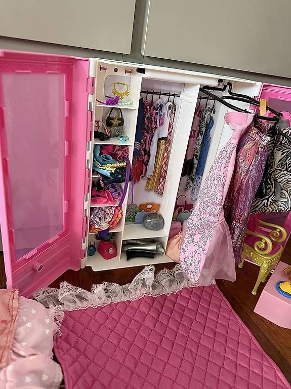 Puppen: Barbie mit viel Zubehör – Gebraucht aus Sins von bit_rg7j 2