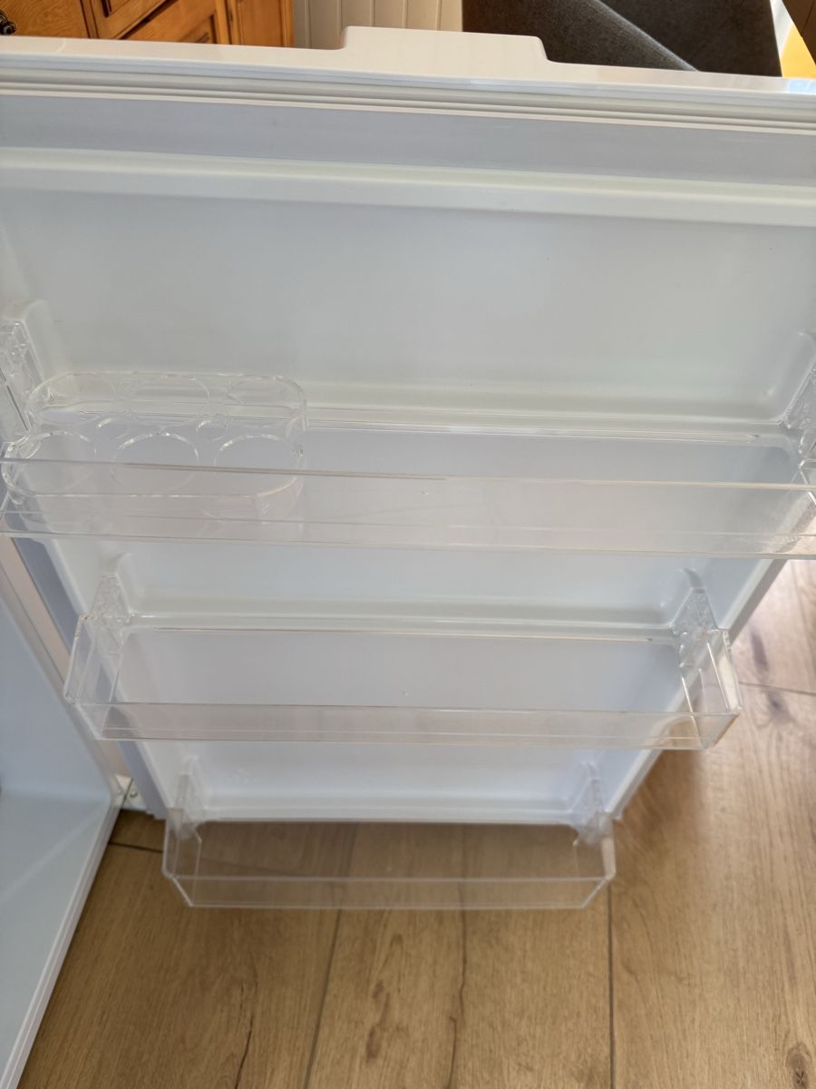Zanussi Kühlschrank: Zanussi Fridge with freezer compartment – Gebraucht aus Champery von emi_hrt6 3