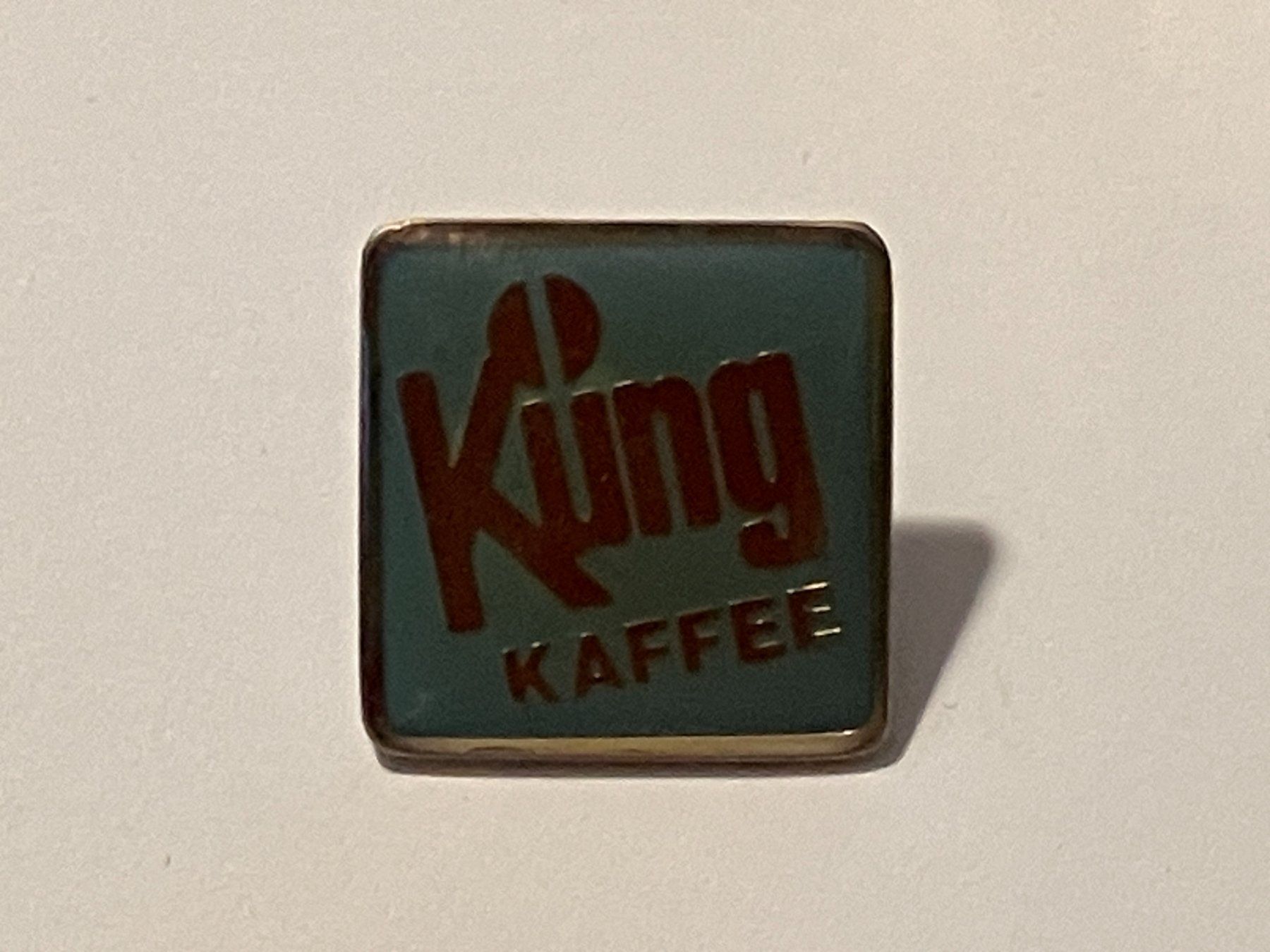 Placchette & Badge: 1 Pin Küng Kaffee – Usato da Basel venduto da djwwpp