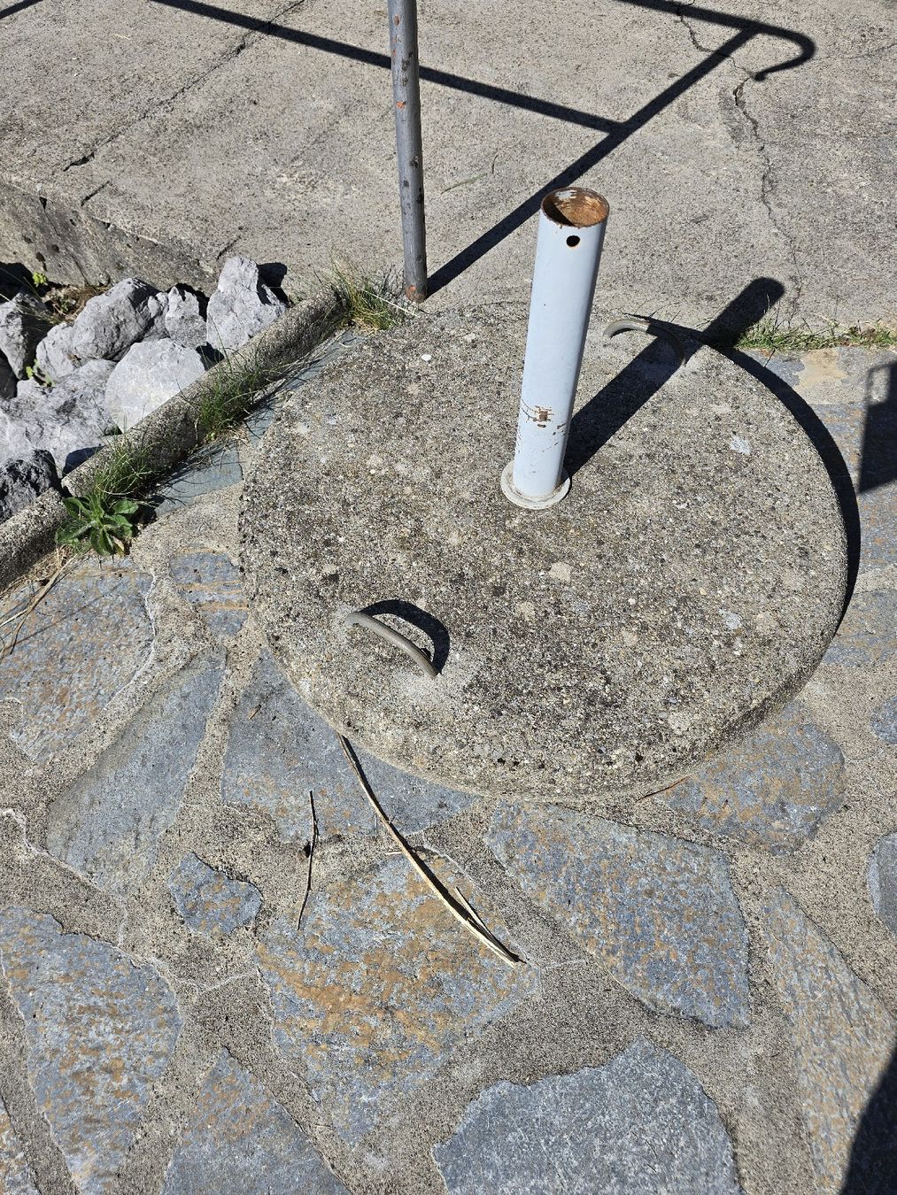 Glatz Ombrelloni: Glatz Sonnenschirm Ständer – Usato da Gunten venduto da schaien 1