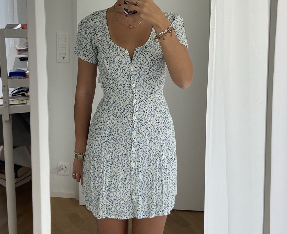 Brandy Melville Robes: Flowy Hemdkleid – D'occasion à Thun par moa_jkc7