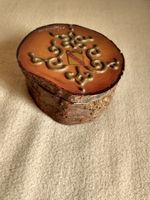 Rustikale Schmuckschatulle aus Holz mit Lorraine Wappen