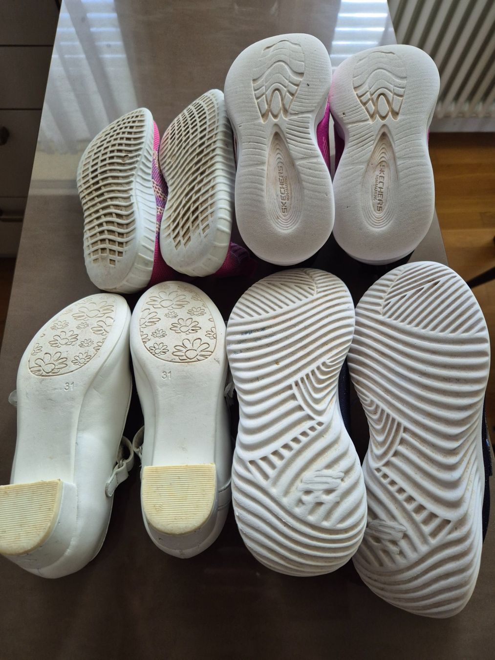 Skechers Schuhe für Mädchen: Schuhpaket Skechers, Elefanten Gr.31 – Gebraucht aus Brugg AG von piniata 1