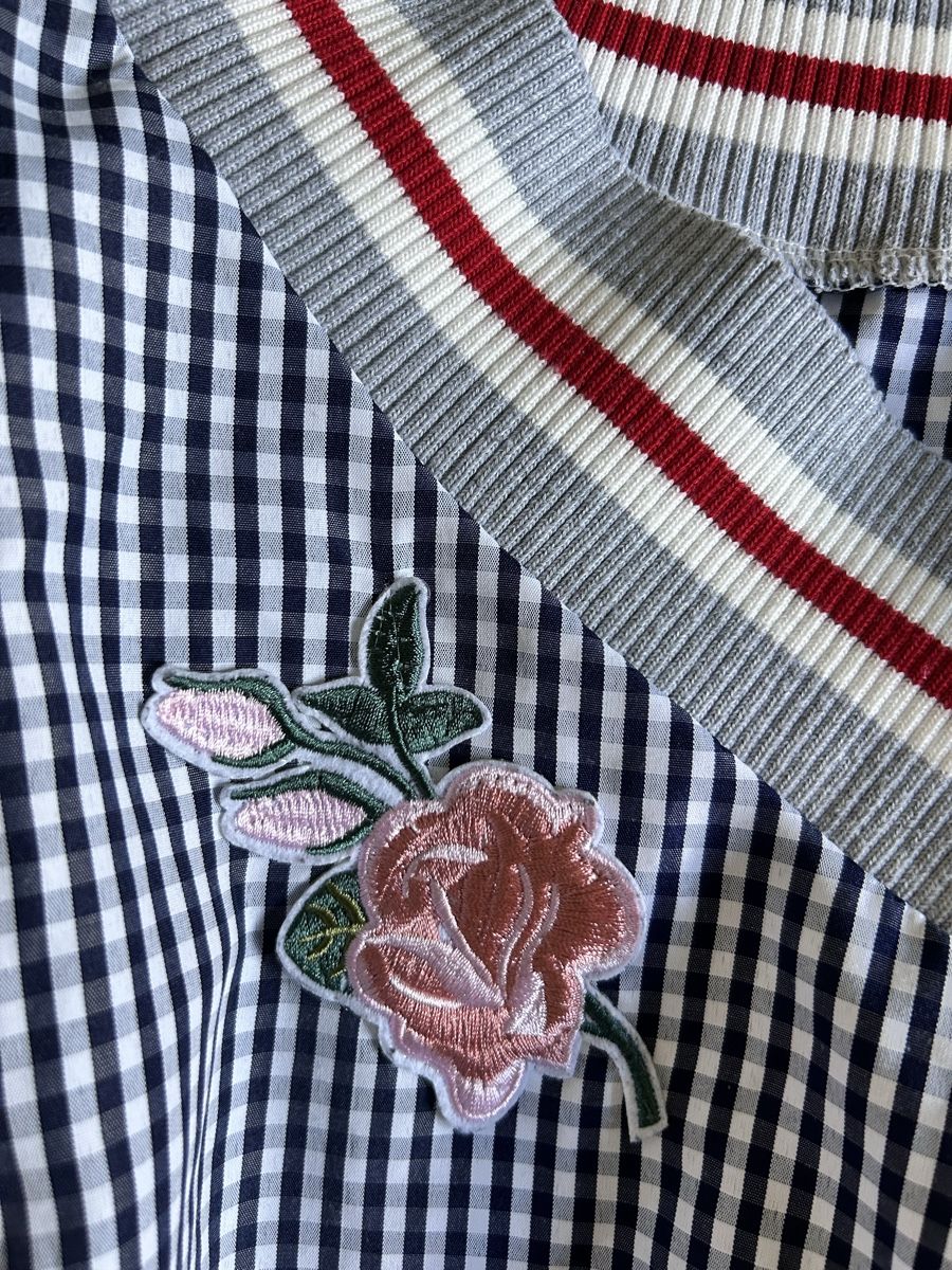 Camicette: Chic Gingham Blouse with Rose Embroidery, size S – Nuovo (secondo la descrizione) da Biel/Bienne venduto da zit_v5yc 2