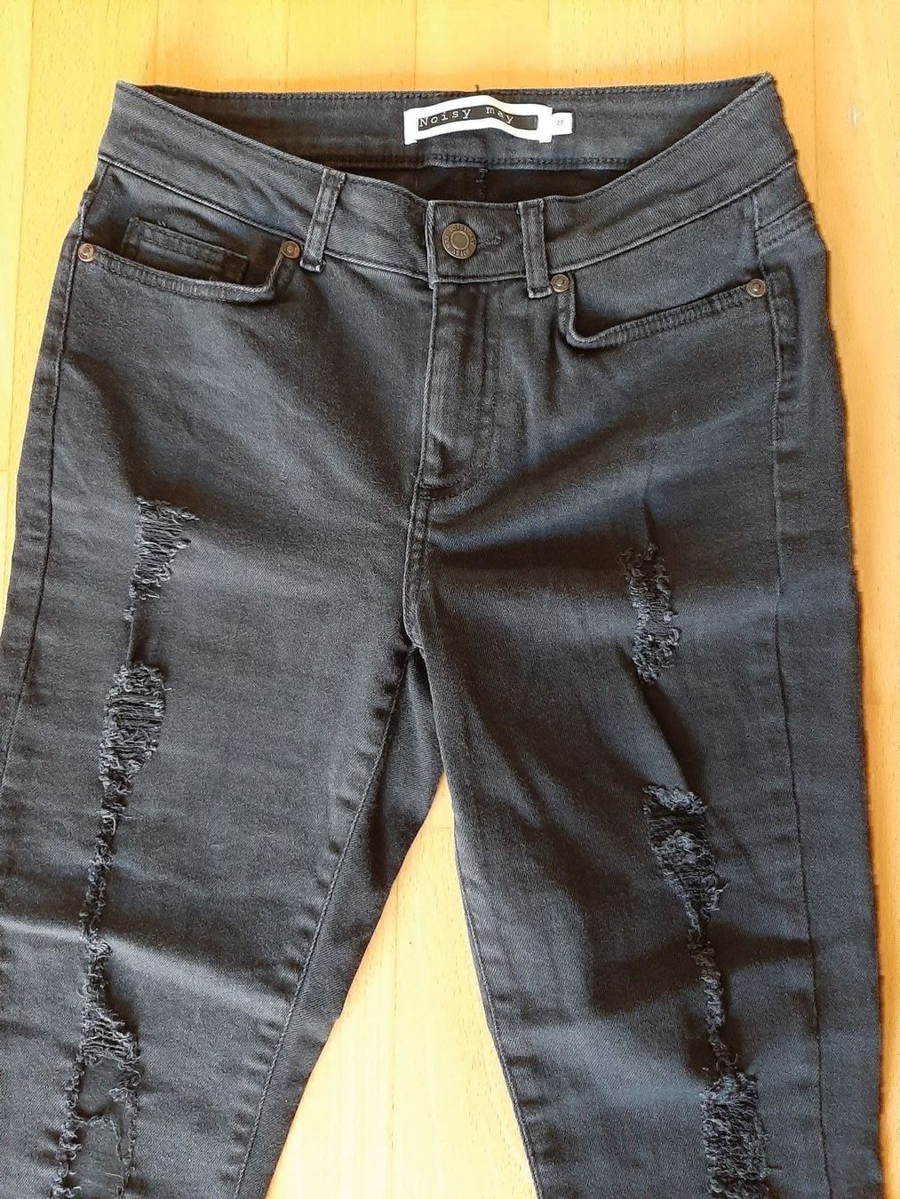 Jeans: Noisy May Jeans mit Rissen – Nuovo (secondo la descrizione) da Marthalen venduto da Jenny.Z 1