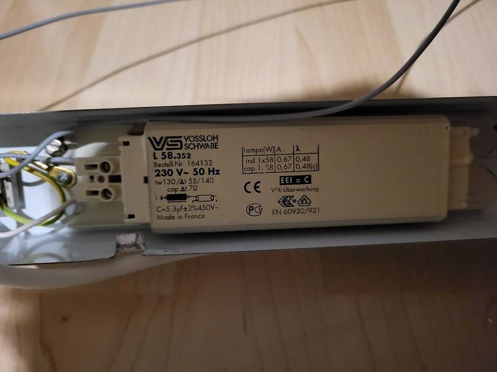 Lampade: FL Leuchte 58W – Usato da Utzigen venduto da kramu1 1