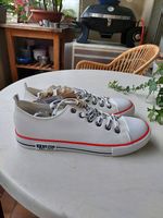 Stilvolle neue Sneakers Größe 41