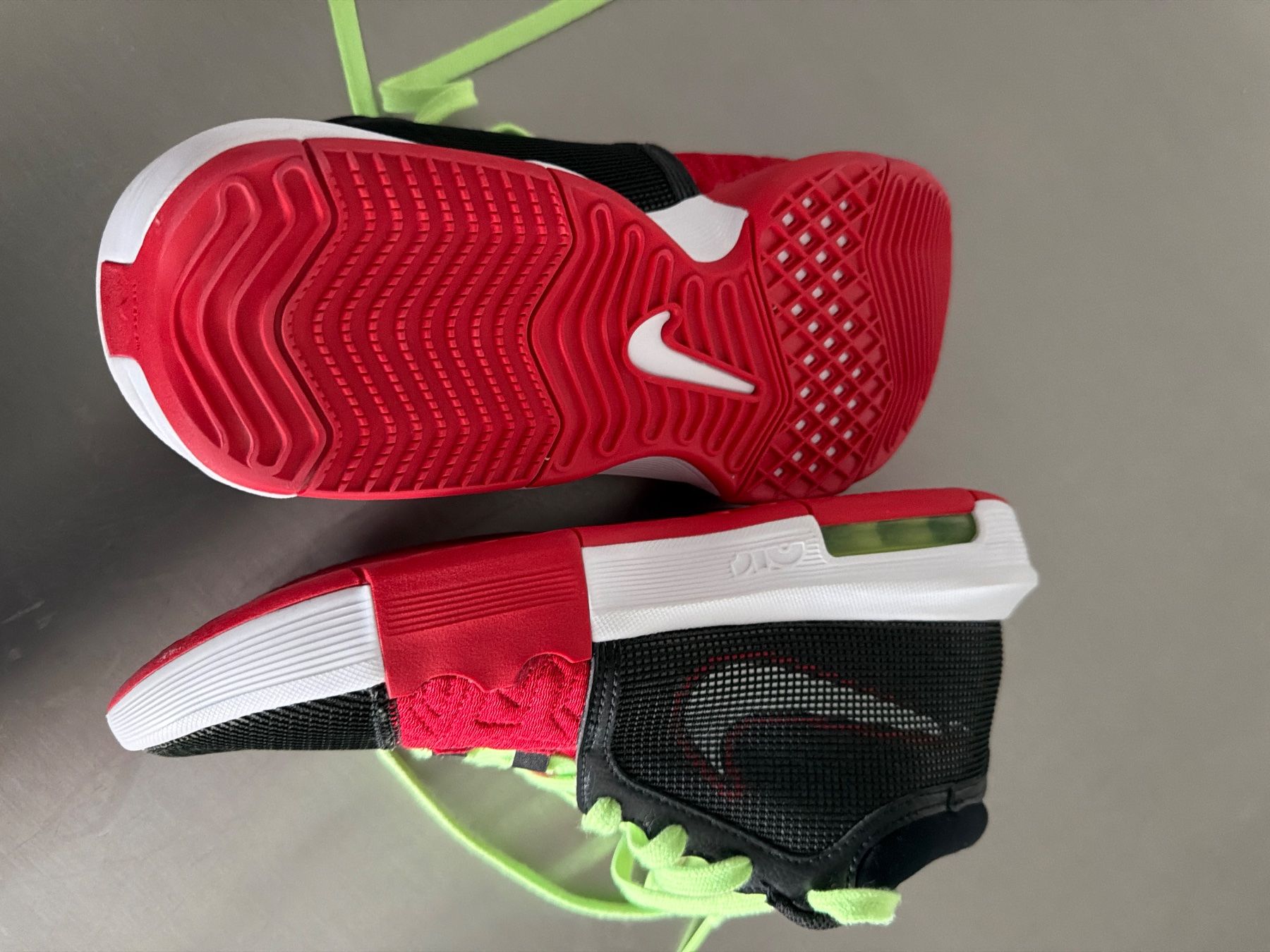 Nike Schuhe für Jungen: Nike LeBron James 42 – Neu (gemäss Beschreibung) aus Dübendorf von Borcecif