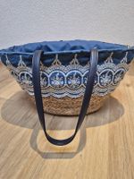 Strohtasche mit Stickerei