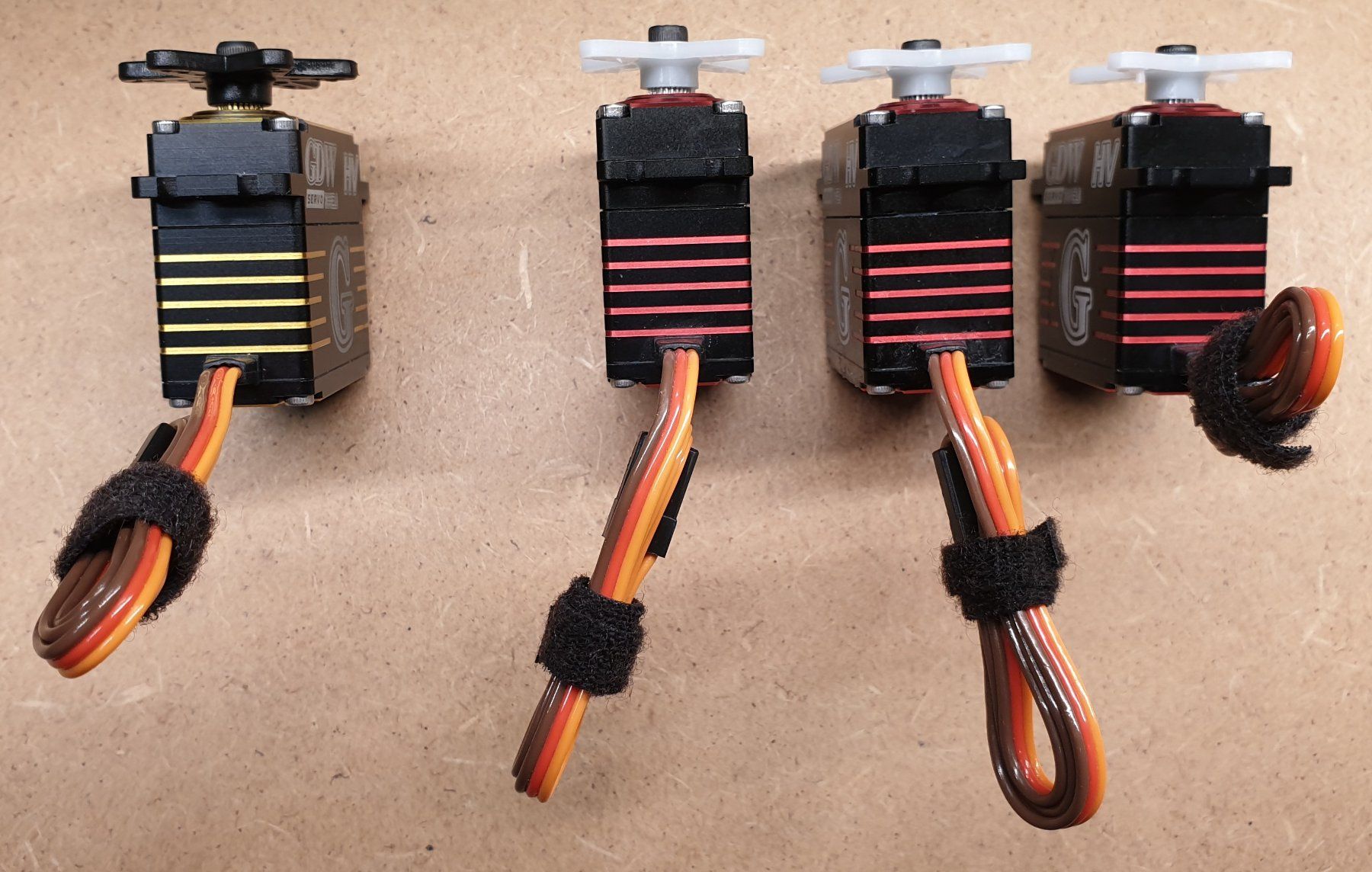 RC Kits de montage: GDW Heli Servos Set – Neuf (Voir description) à Ohmstal par p-51d 4