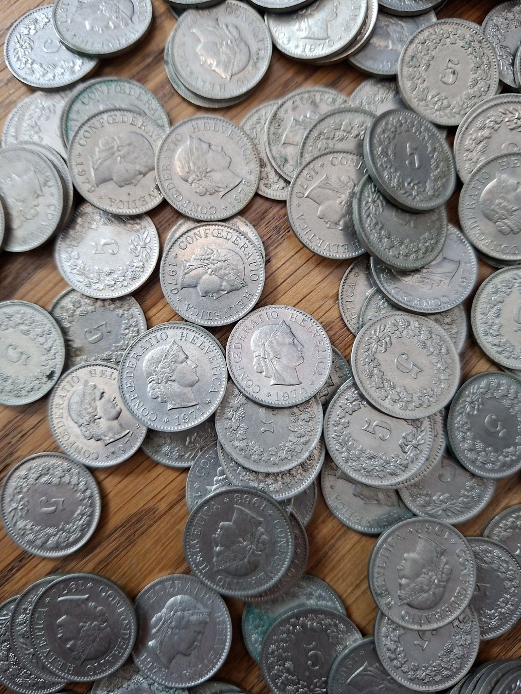 Tutti le monete: alte Schweizer 5 Rappen Stücke  – Usato da Olten venduto da Mezopotamya 5