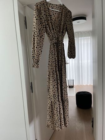 Elegantes Kleid mit Pünktchen, Lang