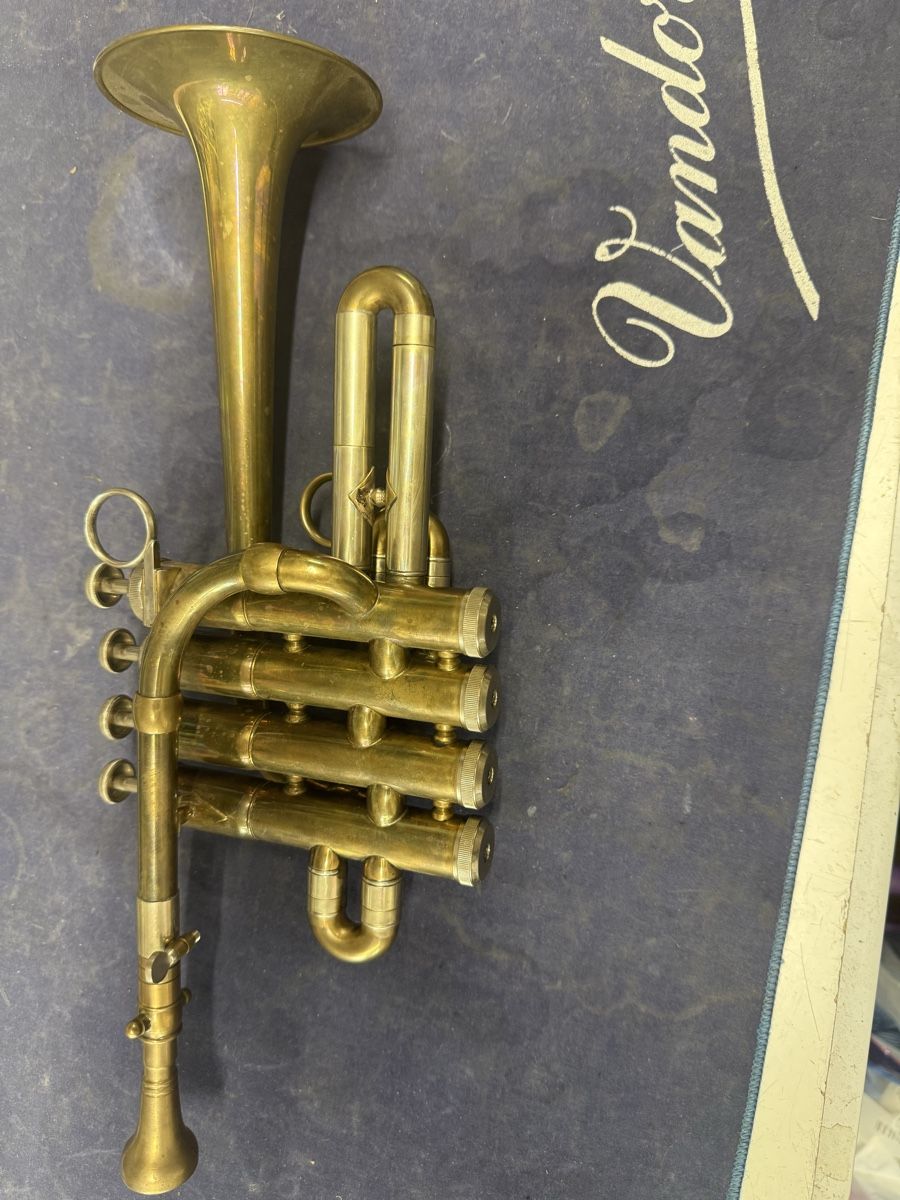 Strumenti musicali: Hoch Bb Trompete 4 Ventile  – Usato da Burgdorf venduto da kla_r5tf