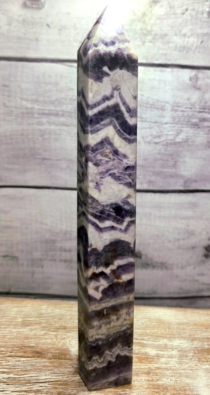 Minerali & Pietre curative: Chevron Amethyst Obelisk 27cm 810g – Nuovo (secondo la descrizione) da Matzingen venduto da Shay_Crystalz