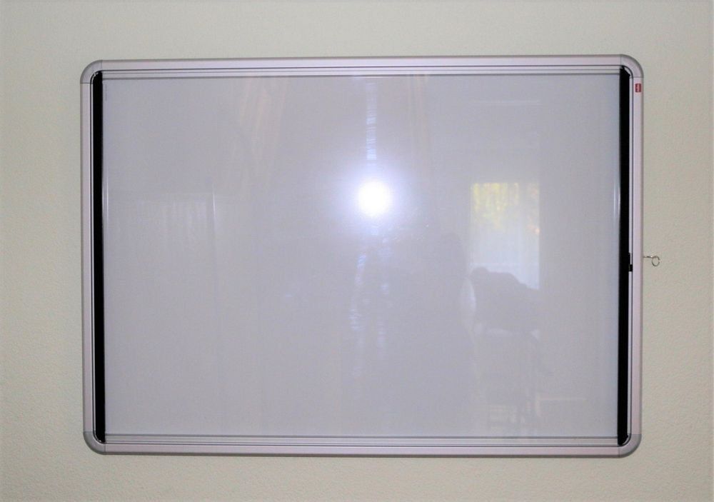 Lavagne: Whiteboard / Werbevitrine / Präsentationsvitrine 975 x 695mm – Usato da Basel venduto da Deko1