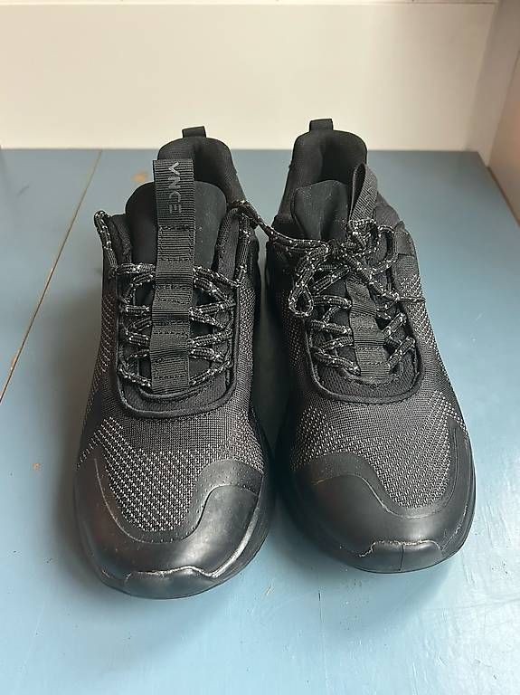 Scarpe da uomo: Sneaker Schwarz Gr42 – Usato da Luzern venduto da gianschweizer