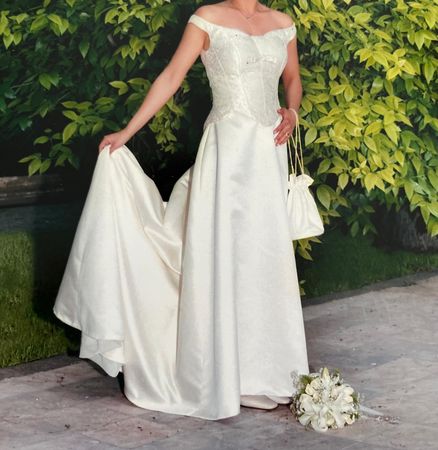 Brautkleid Pronovias  mit kurzer Schleppe