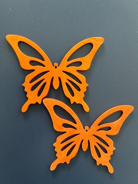Tutte le decorazioni: 2 Holzschmetterlinge, orange, Höhe 8 cm – Usato da Eschenbach SG venduto da Anisti13