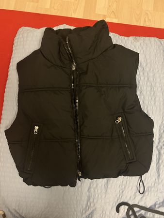 Bershka Weste, Schwarz, Grösse S - Perfekt für den Übergang!