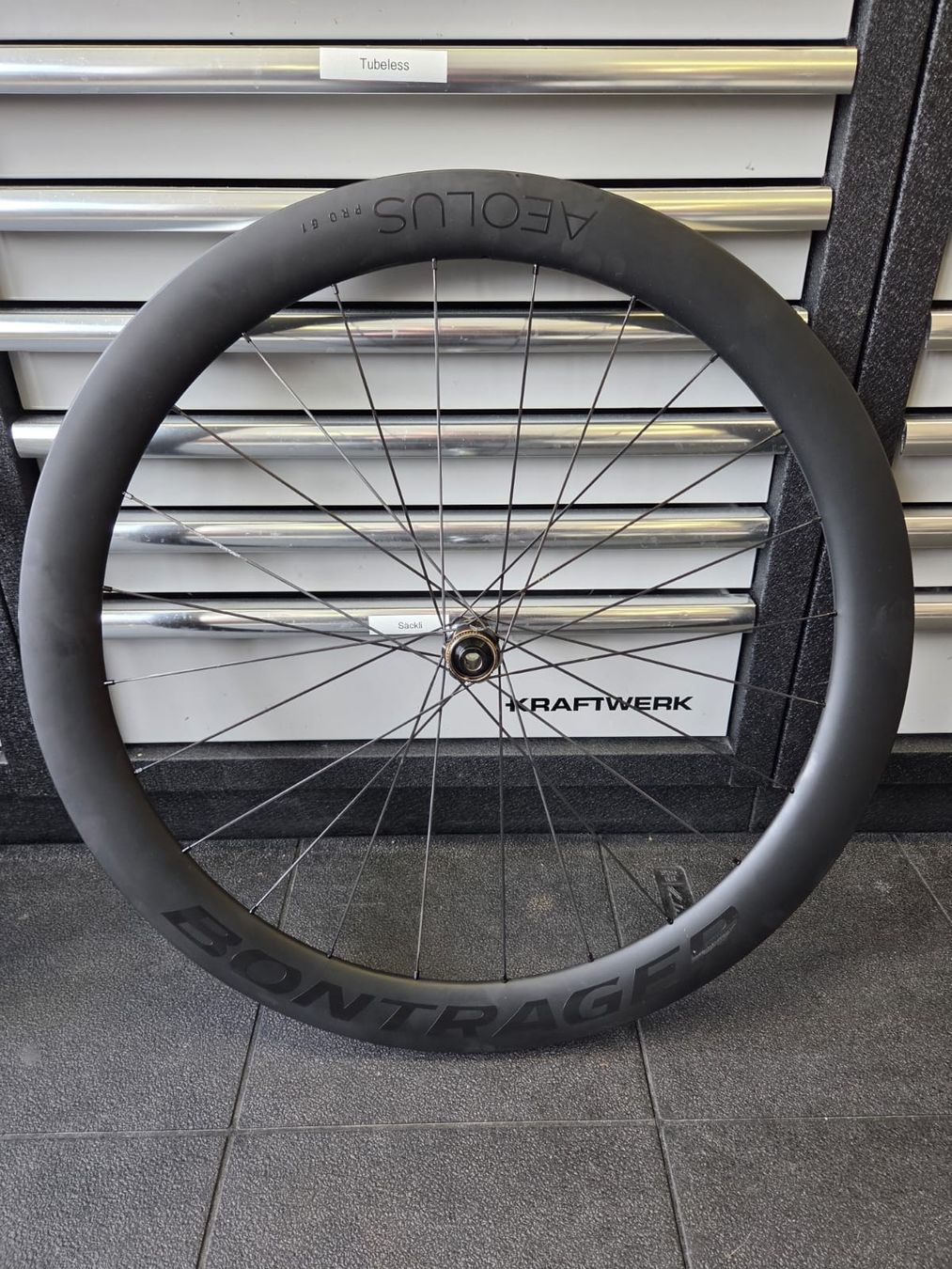 Pezzi di ricambio: Bontrager Carbon Laufräder 28" – Nuovo (secondo la descrizione) da Grosshöchstetten venduto da ypo_r8sn 1