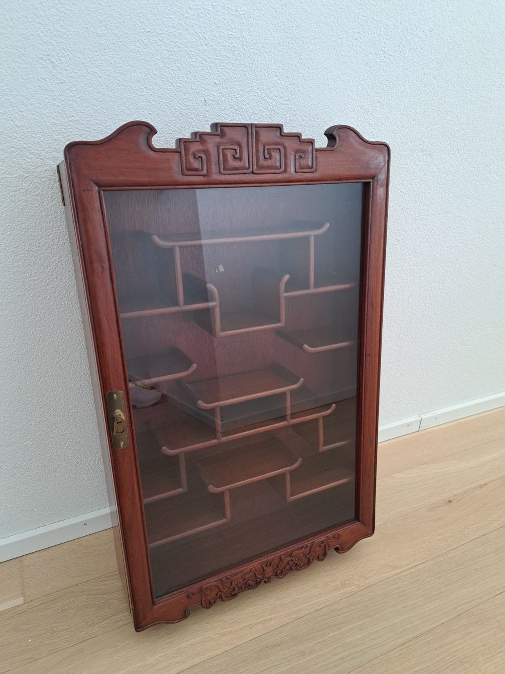 Vetrine: Chinesische Wandvitrine/ Sammlervitrine – Usato da Schaffhausen venduto da geh_stSU82