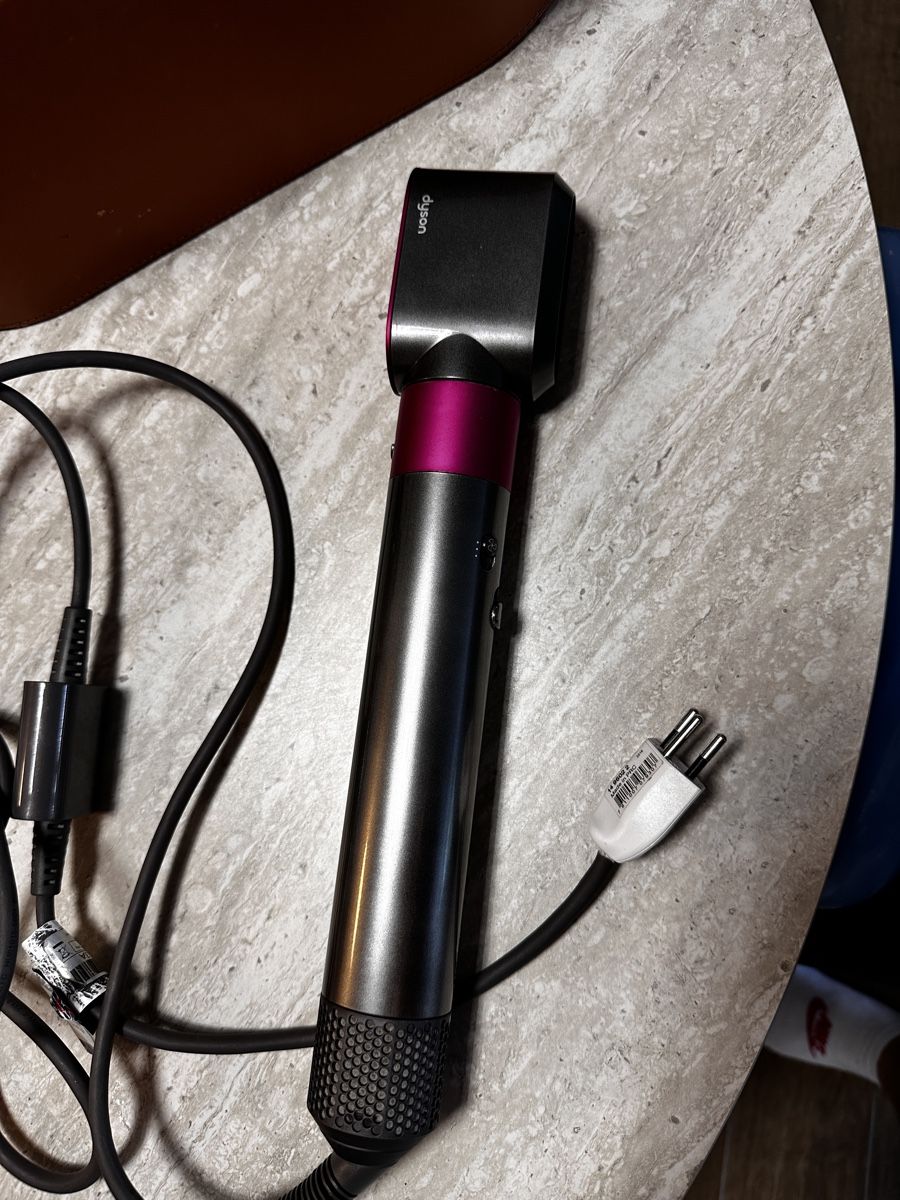 Dyson Piastre & Arricciacapelli: Dyson airwrap HS01 avec étui  – Usato da Châtel-St-Denis venduto da OTB 1