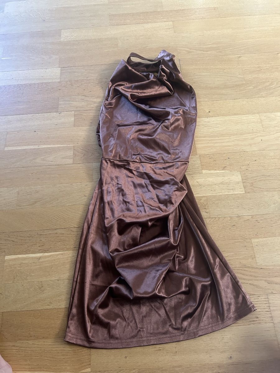 Vestiti: Neues Kleid gr s – Usato da Allschwil venduto da selake990673