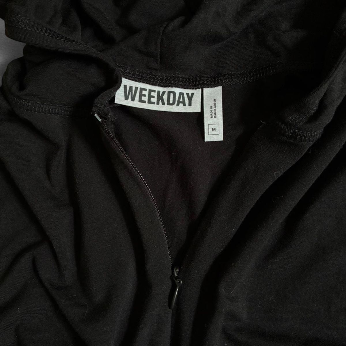 Weekday Top: weekday slim fit lyocell zip hoodie – Nuovo (secondo la descrizione) da Zürich venduto da h_studio_edit 1