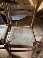 Ca. 13 Holzstühle mit Sitzgeflecht, Landhausstil