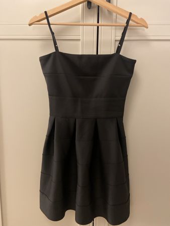 NEU: Elegantes Rinascimento Kleid, Neupreis chf 300
