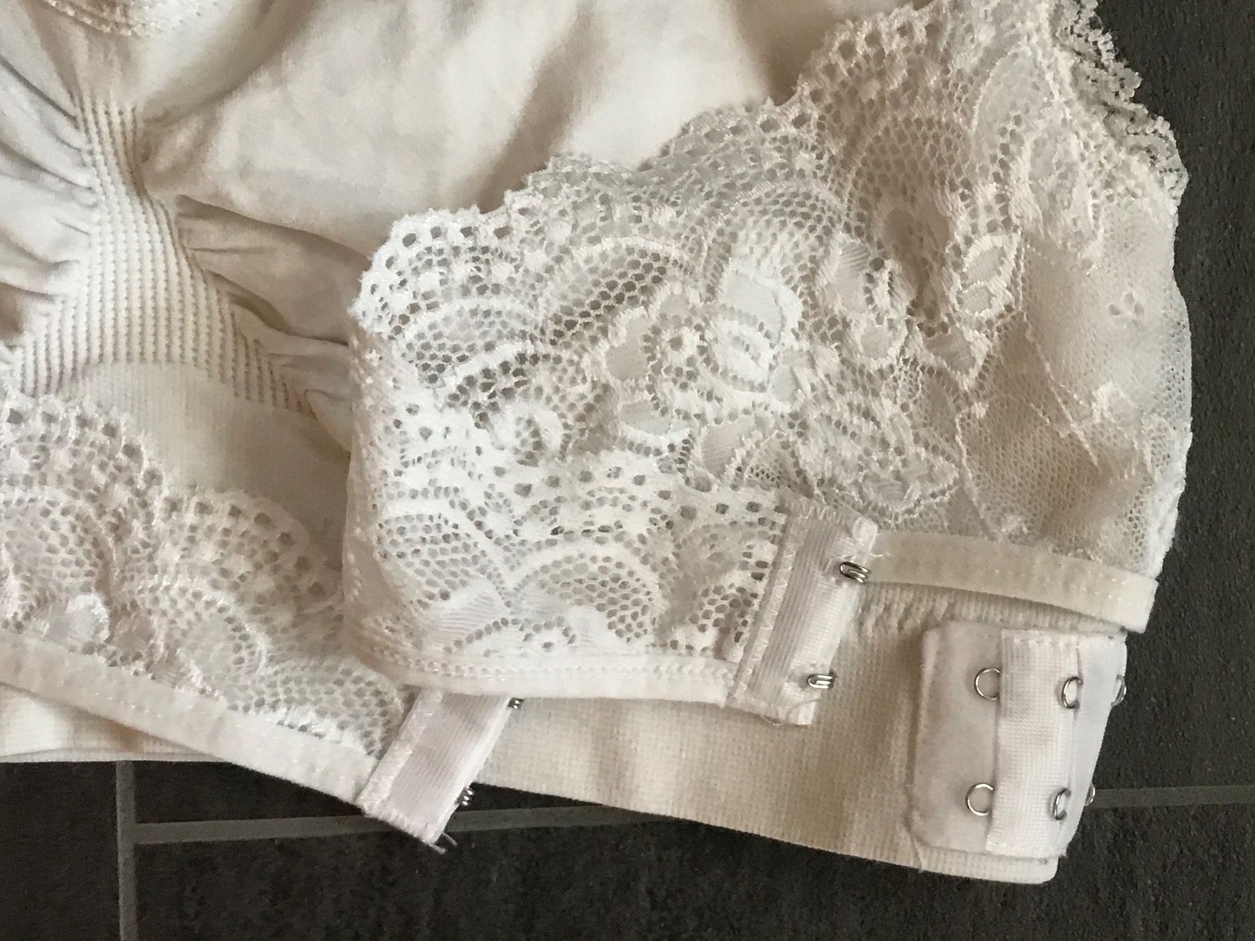 Altra biancheria intima: COMFORT BH WEISS - GRÖSSE L – Nuovo (secondo la descrizione) da Buchs AG venduto da fischli610 6