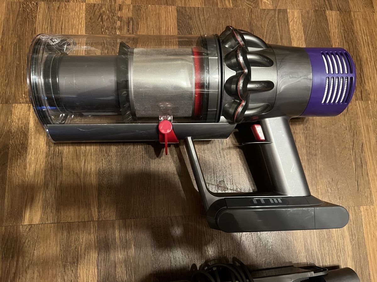 Dyson Aspirapolveri & Accessori: Dyson V10 Absolute mit Zubehör- neue Filter!! – Usato da Heerbrugg venduto da fdi_7ngx 2