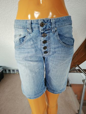 Helle Jeansshorts Please Grösse S guter Zustand