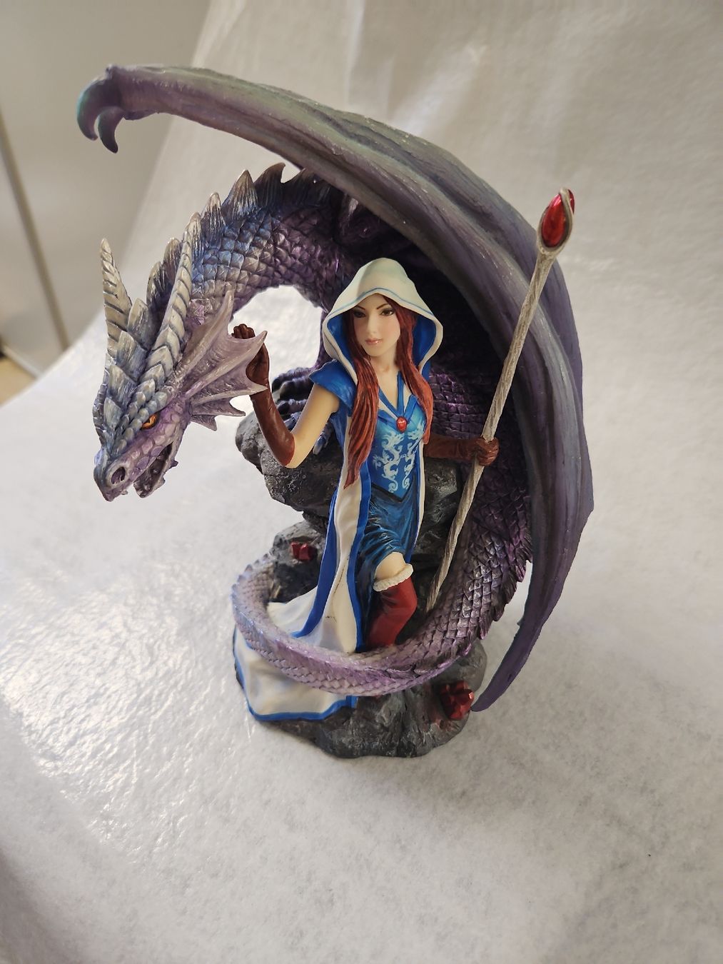 Statuette: Zauberin mit Stab Drachen 28cm – Nuovo (secondo la descrizione) da Dielsdorf venduto da Kenan997