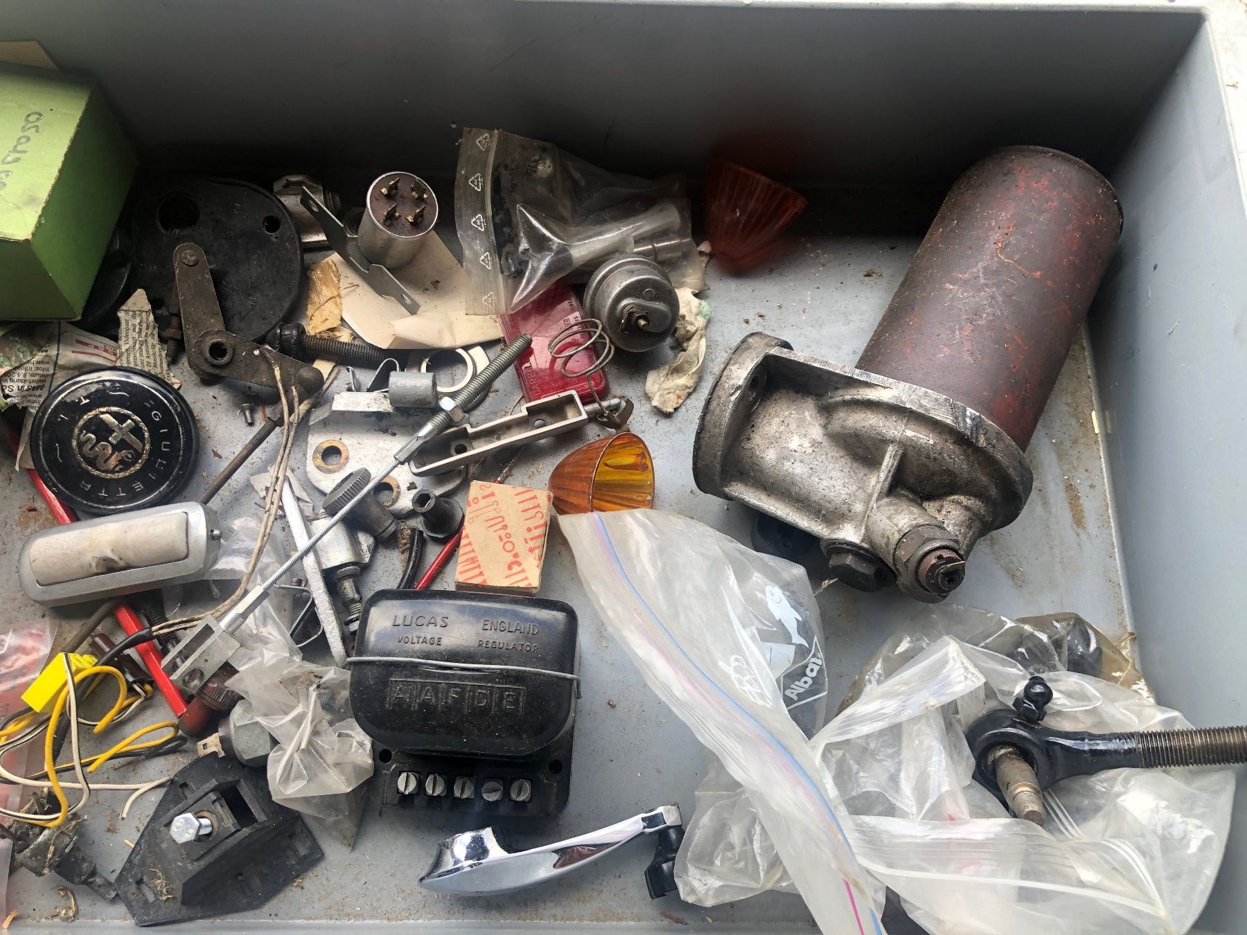Alfa Romeo Tutti pezzi di ricambio auto: Alfa Romeo Konvolut – Difettoso da Luzern venduto da Chabisblaetter 5