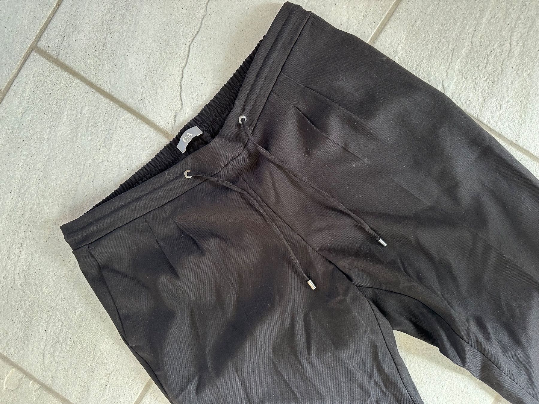 C&A Pantaloni: Schwarze Stoffhose – Usato da Pfäffikon ZH venduto da bingo74 1