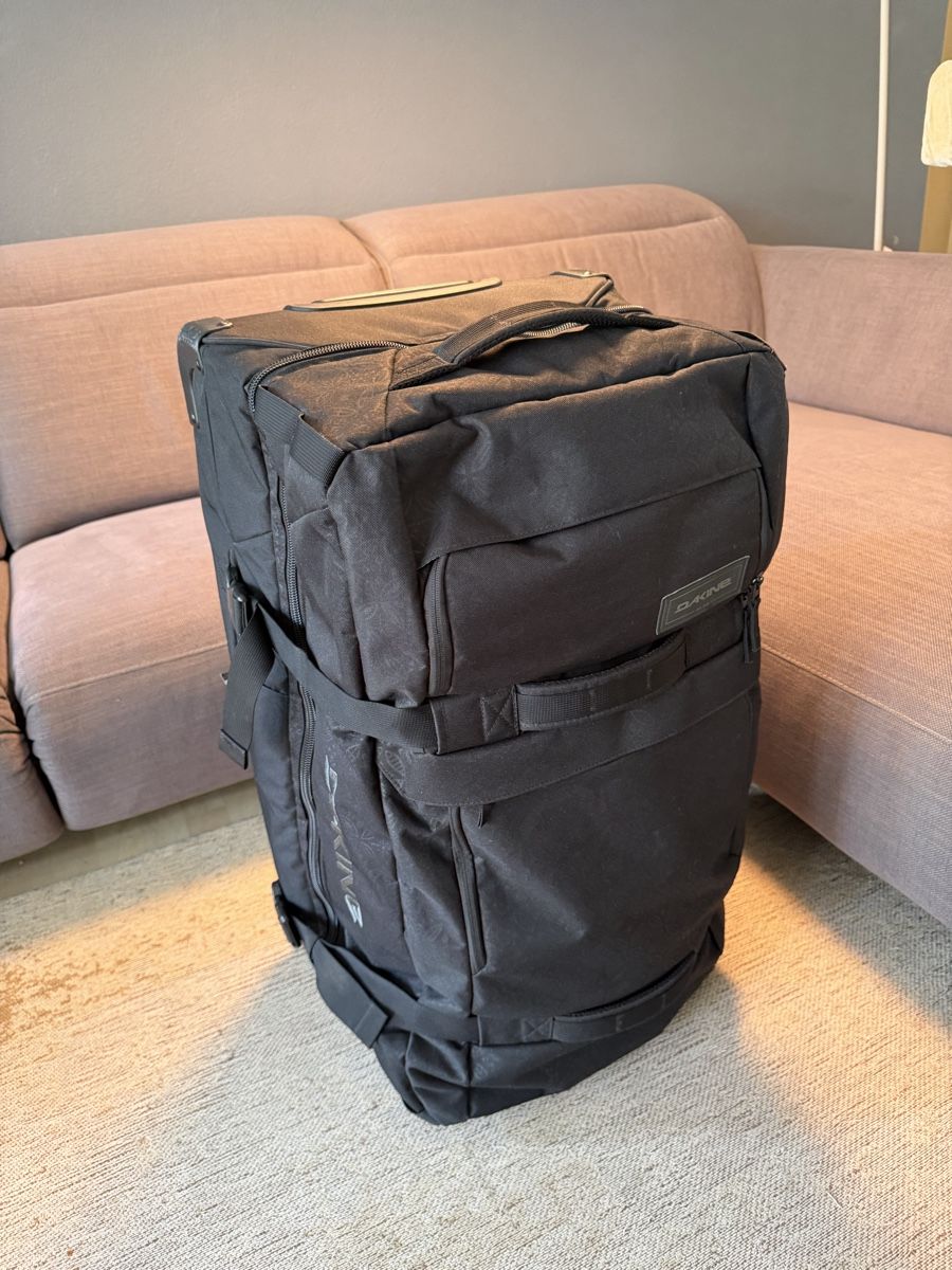 Dakine Reisekoffer: Rolltasche DAKINE 110L – Gebraucht aus Dietlikon von PaBeSa