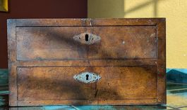 Scatola antica di legno con due cassetti 