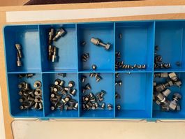 Spez. Schrauben und Nieten eine Box voll