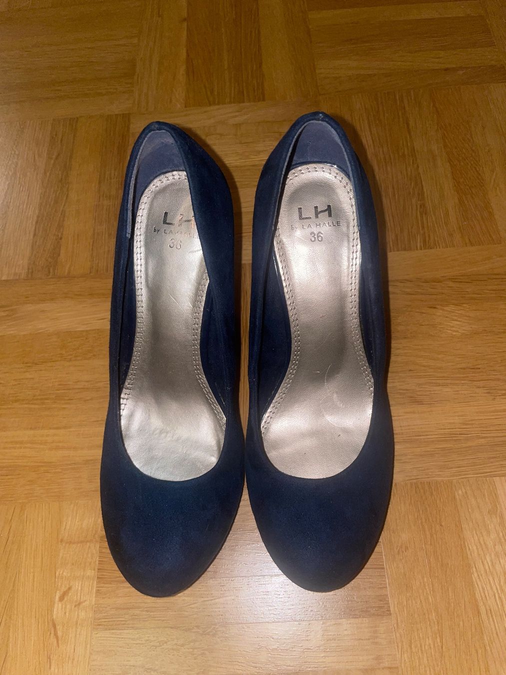 Scarpe da donna: Schicke, blaue Pumps von LH Gr. 36 – Usato da Luzern venduto da Ink