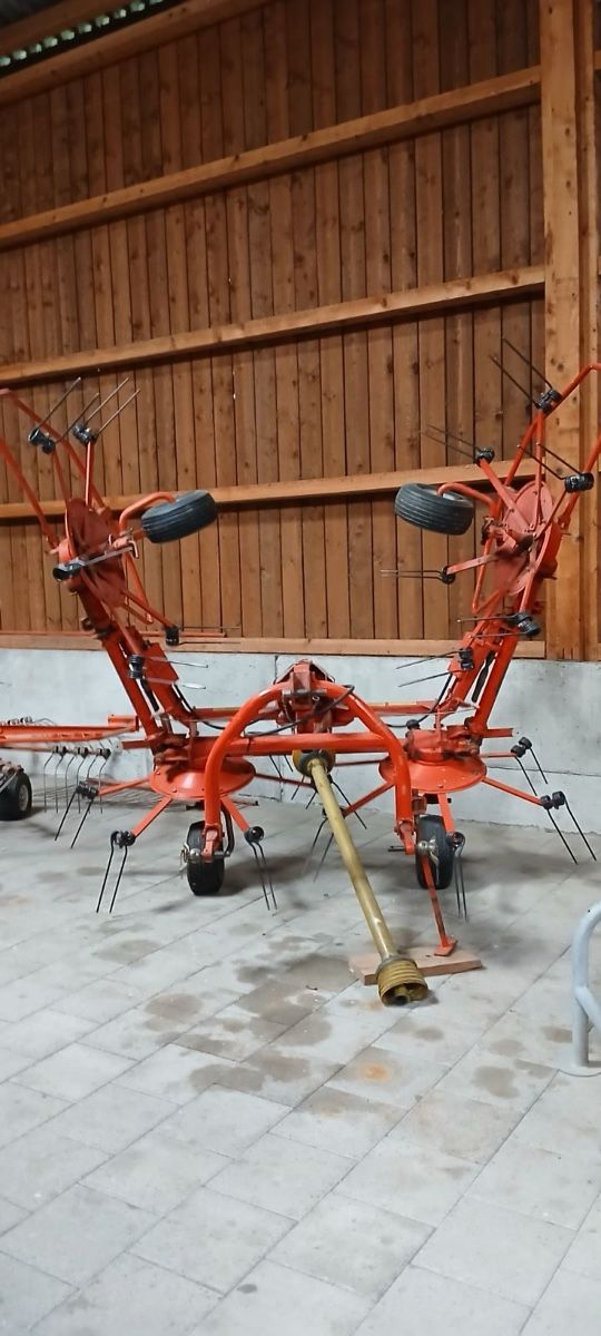 Kuhn Raccolta foraggio grezzo: Kreiselheuer Kuhn – Usato da Stadel venduto da TheGeneral