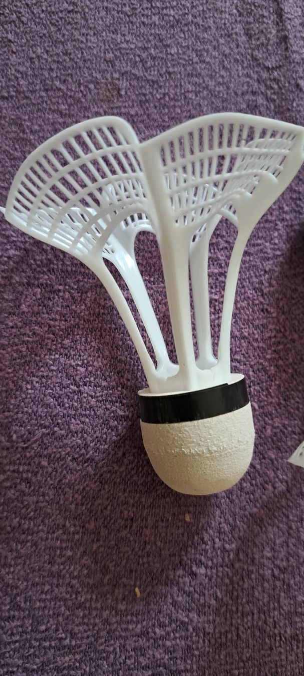 Il mondo degli animali: Badminton Shuttlecocks white 3 pieces new – Nuovo (secondo la descrizione) da Bern venduto da mahilini 1