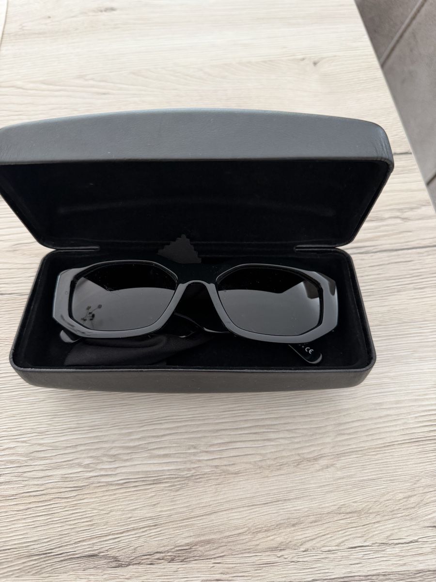 Versace Occhiali & Lenti: Lunettes de soleil Versace Medusa – Usato da Moutier venduto da francisco20 2