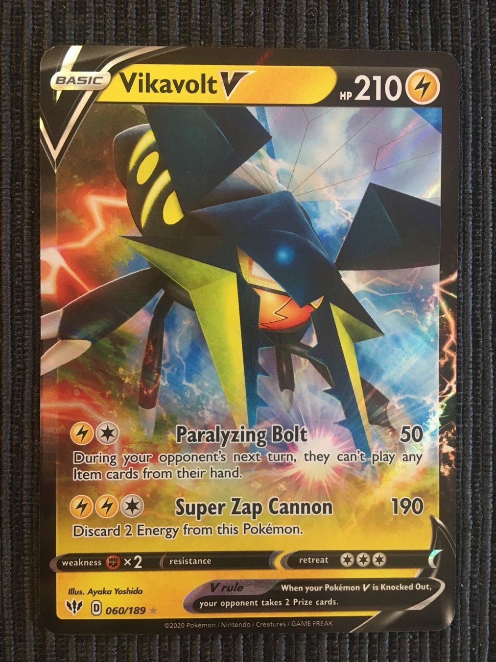 Pokémon Carte collezionabili: Pokemon Vikavolt V Darkness Ablaze Englisch – Nuovo (secondo la descrizione) da Wabern venduto da Collectfun