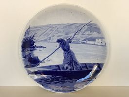 BFK ancienne assiette murale LA FILLE DU PASSEUR